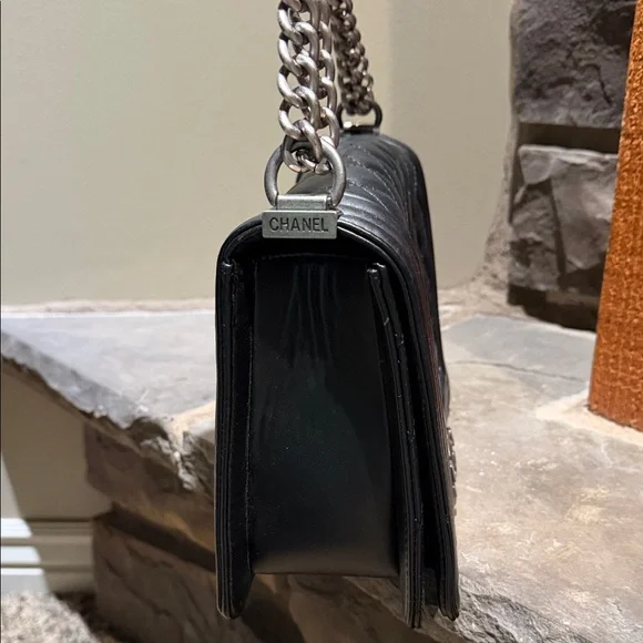 Chic Black Quilted Crossbody Bag with Chain Strap - Picture 5 of 14